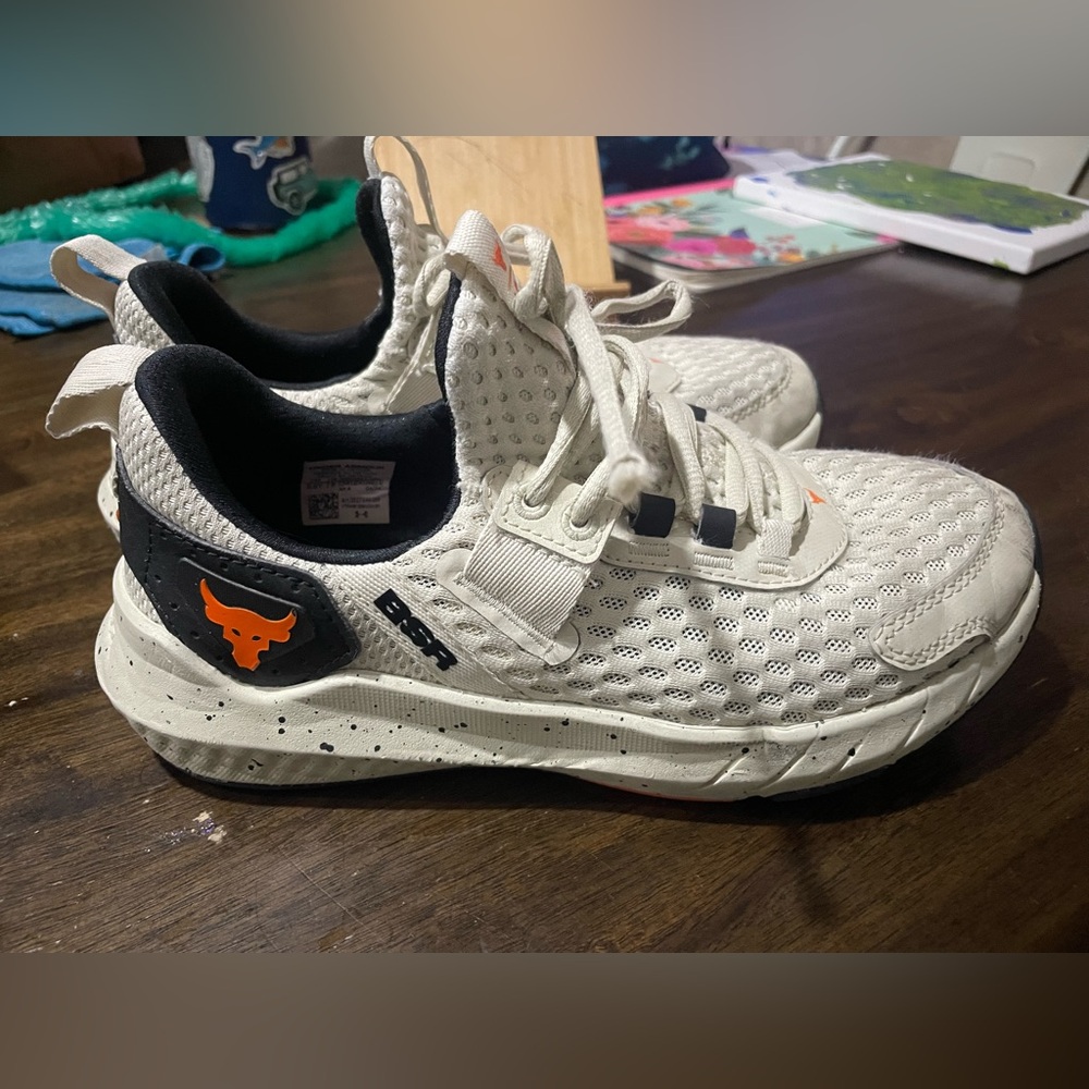 Big boys size 5.5 tennis shoes